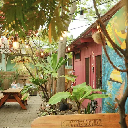 Banana Bungalow Maui Hostel-3