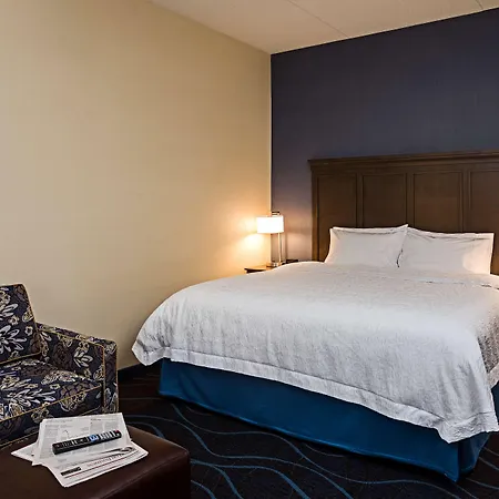 Hampton Inn By Hilton Ottawa Airport-3