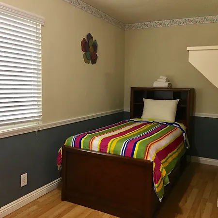 Travelers Bed & Breakfast Hostel-2