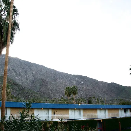 Delos Reyes Palm Springs-3