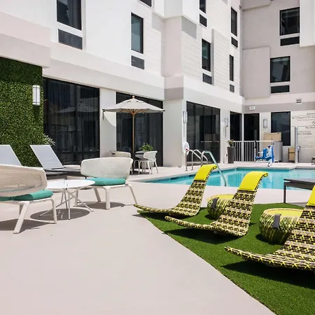 Hampton Inn & Suites Miami Wynwood Design District, Fl-3