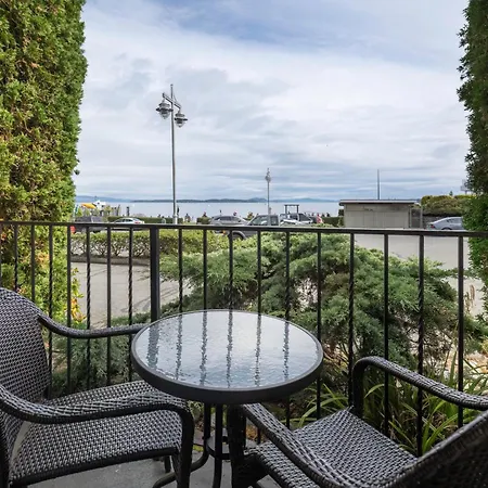 Sidney Waterfront Inn & Suites-3