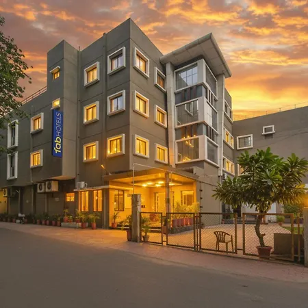 Fabhotel Bee Town - Ab Road-3