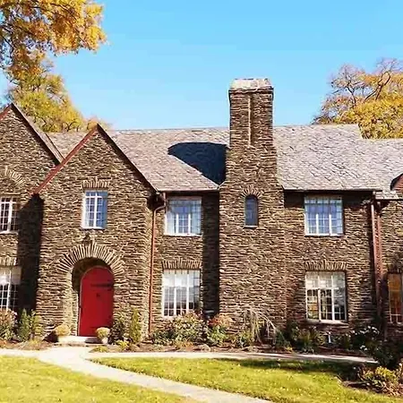 The Manor On Front-2