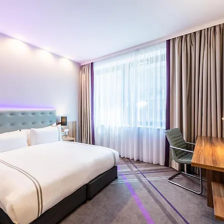 Premier Inn Frankfurt City Centre-3