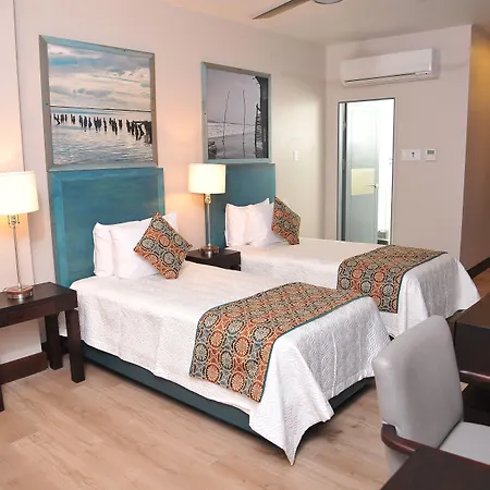 R Hotel Kingston-3
