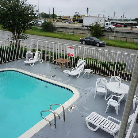 Econo Lodge San Antonio Northeast I-35-3