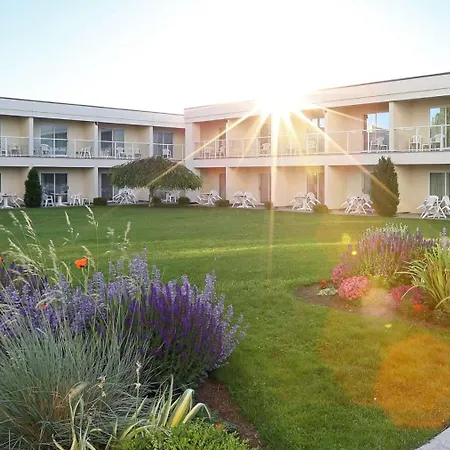 Best Western Plus Kelowna Hotel & Suites-2