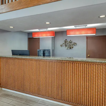 Surestay By Best Western Kansas City Country Inn North-3