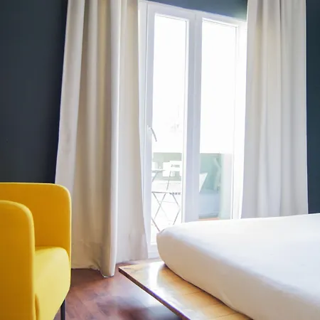 Avenue Hostel & Suites-3