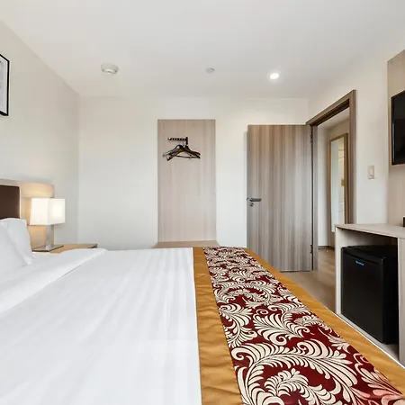 Ramada By Wyndham Flushing Queens-2
