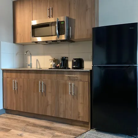 Meridian Inn & Suites Regina Airport-3