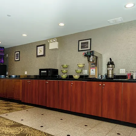 Sky Hotel Flushing/Laguardia Airport-3