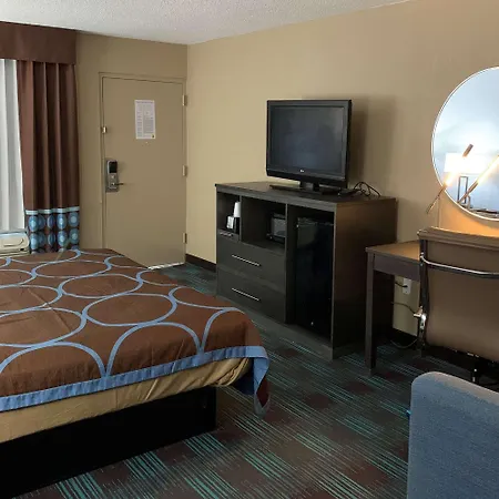 Super 8 By Wyndham Newport News-2