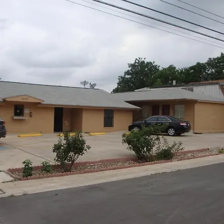 American Motel-3