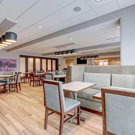 Hampton Inn & Suites Cincinnati Midtown Rookwood-3
