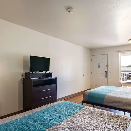 Motel 6 Portland Mall - 205-2