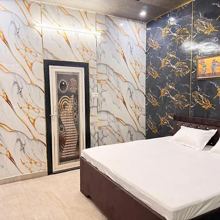 Hotel Tirupati Lawn-2