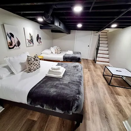 Bi-Level 3 Bedroom Plus Finished Basement That Sleeps 12-2