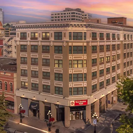 Best Western Plus Carlton Plaza Hotel-2