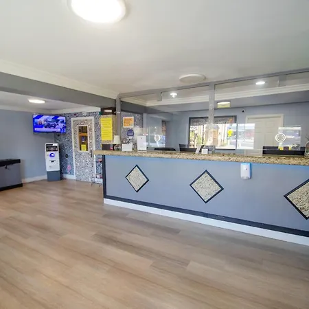 Super 8 By Wyndham Las Vegas North Strip/Fremont St. Area-2