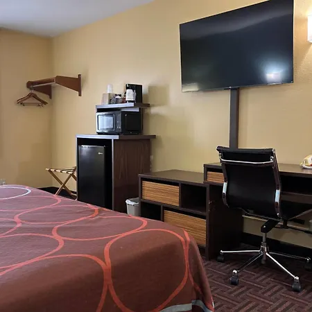 Super 8 By Wyndham Peoria-3