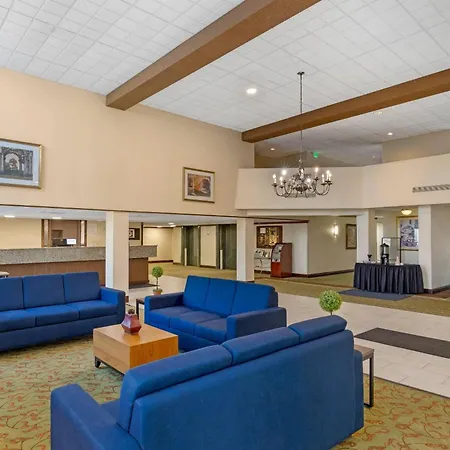 Clarion Hotel & Conference Center Lansing West-2