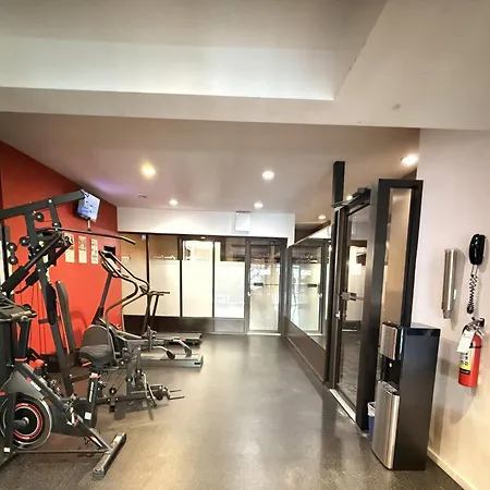 Ramada By Wyndham Kelowna Hotel & Conference Center- Pool, Hot Tub, And Restaurant-2