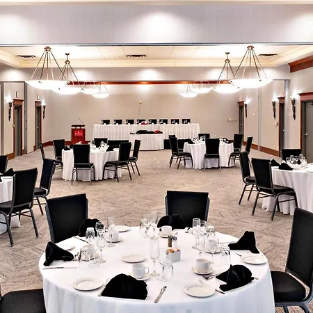 Ramada By Wyndham Kelowna Hotel & Conference Center- Pool, Hot Tub, And Restaurant-3