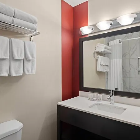 Ramada By Wyndham Saskatoon-3