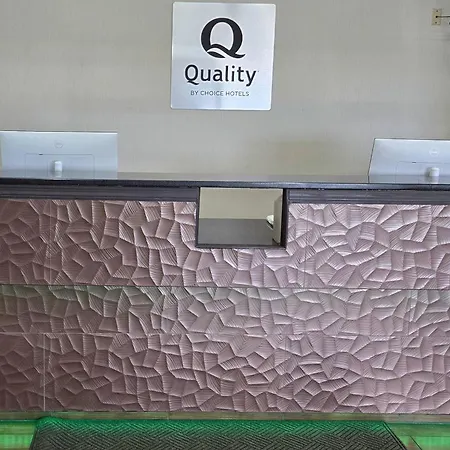 Quality Inn Kansas City International Airport-2