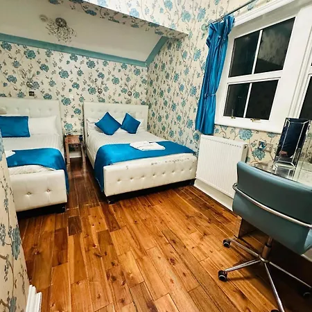 Crompton Guest House-3