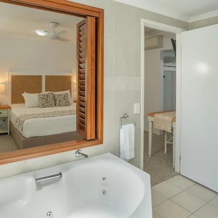 Waters Edge Apartment Cairns-3