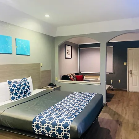 Island Suites Hobby Airport-2