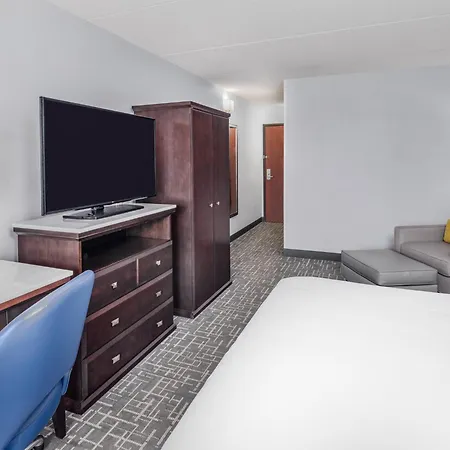 Crowne Plaza Milwaukee Airport By Ihg-3