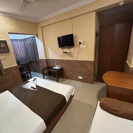 Hotel Lucky Bandra-3