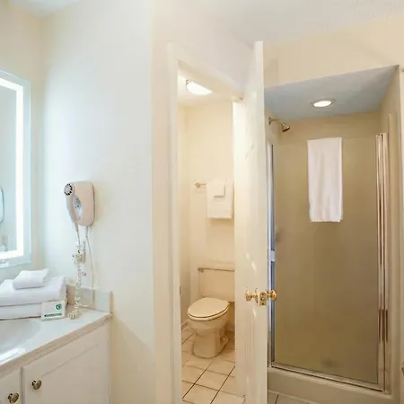 Pointes North Beachfront Hotel - 2 Person Spa Tub Studios-2