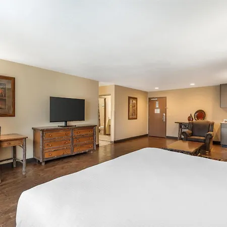 Best Western Plus Kelly Inn & Suites-2