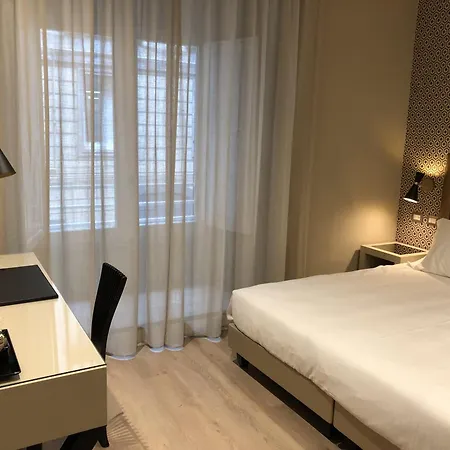 Caruso Place Luxury Rooms & Suites-3