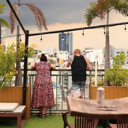 California Saigon Hotel & Rooftop Pool-3