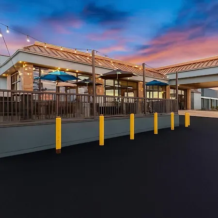 Suburban Studios Salt Lake City Airport-3