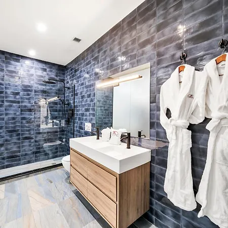 Landmarked Nyc Townhome - Sleeps 10 -Group-Friendly-3