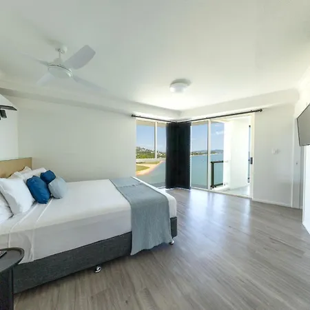 Mariners North Holiday Apartments-2