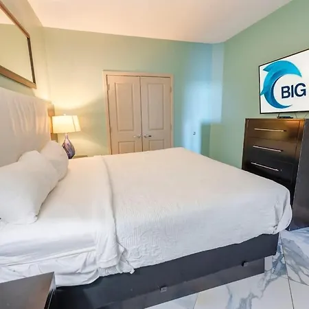 Amazing Beachfront Condo With Nice Hot Tub & Pools-3