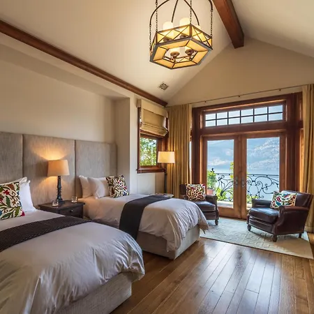 Chateau Okanagan-2