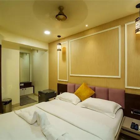 La Hotel Metro Near Bkc-2