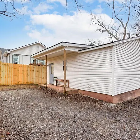 Private Guest House With Fenced Yard In Walkable East Nashville-3