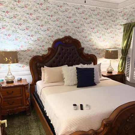 Casablanca Inn On The Bay- Exclusively For Guests 21 & Over-3