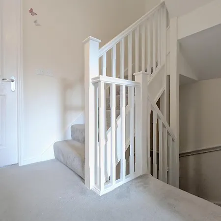 Guest Rooms Near City Centre & Dock Free Parking-3