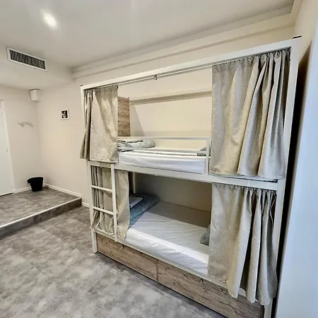 Hostel Meyerbeer - Rooms And Apartments-3
